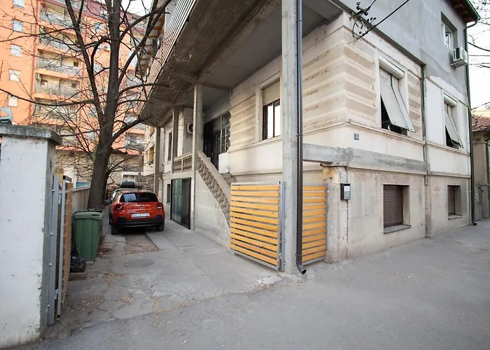 V & V Studio Apartments